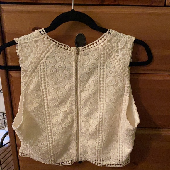 Abercrombie and Finch Lace Crop Top - Picture 2 of 3